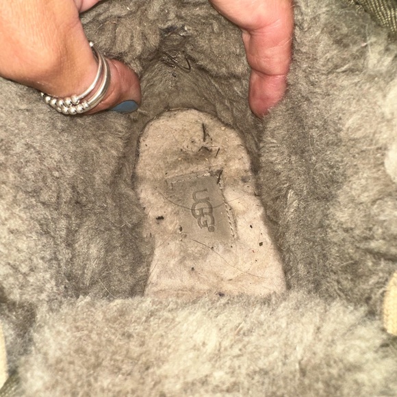 UGGS - Picture 8 of 16